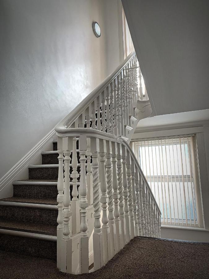 Bournemouth Beachfront Retreat 3 Bedroom 3 Bathroom Seaside B&B With Free Parking Exterior foto
