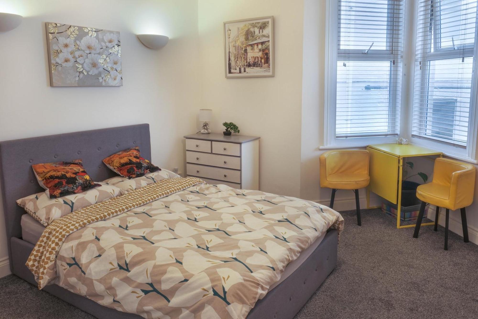 Bournemouth Beachfront Retreat 3 Bedroom 3 Bathroom Seaside B&B With Free Parking Exterior foto